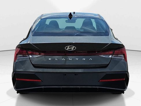 Used 2024 Hyundai Elantra SEL w/ Convenience Package FWD image 7