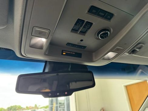 Used 2015 Cadillac Escalade Luxury RWD image 38