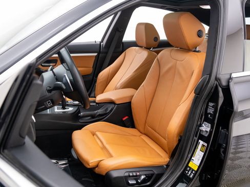 Used 2019 BMW 330i Gran Turismo xDrive image 14