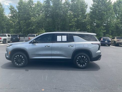Used 2025 Chevrolet Traverse Z71 w/ Enhanced Driving Package AWD/4WD image 8
