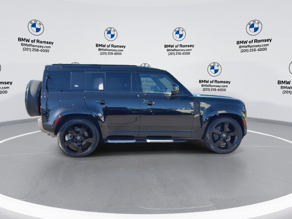 Used 2024 Land Rover Defender 110 X-Dynamic SE AWD/4WD image 5