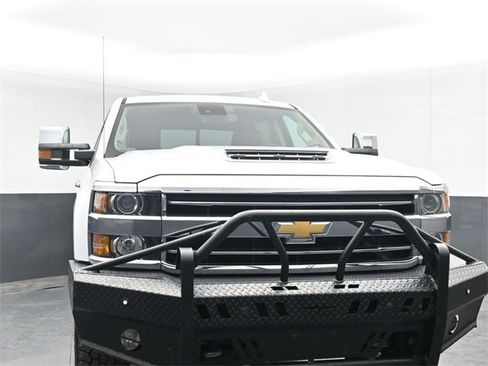 Used 2019 Chevrolet Silverado 2500 High Country w/ Duramax Plus Package image 3