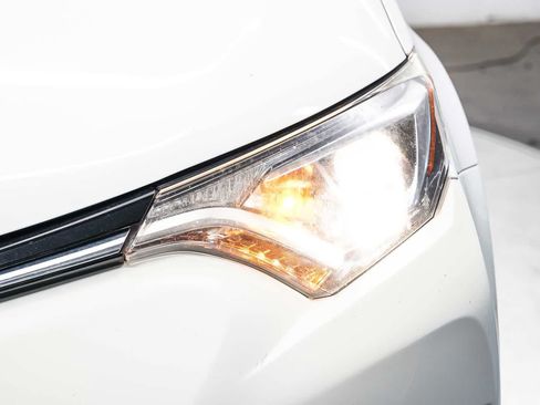 Used 2017 Toyota RAV4 XLE w/ Carpet Mat Package FWD image 7