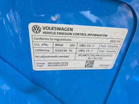 Used 2022 Volkswagen Taos SE w/ Panoramic Sunroof Package FWD image 18