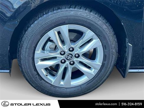 Used 2021 Toyota Sienna Limited image 8