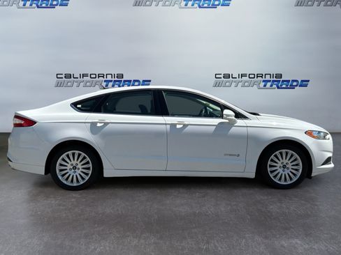 Used 2016 Ford Fusion SE FWD image 4