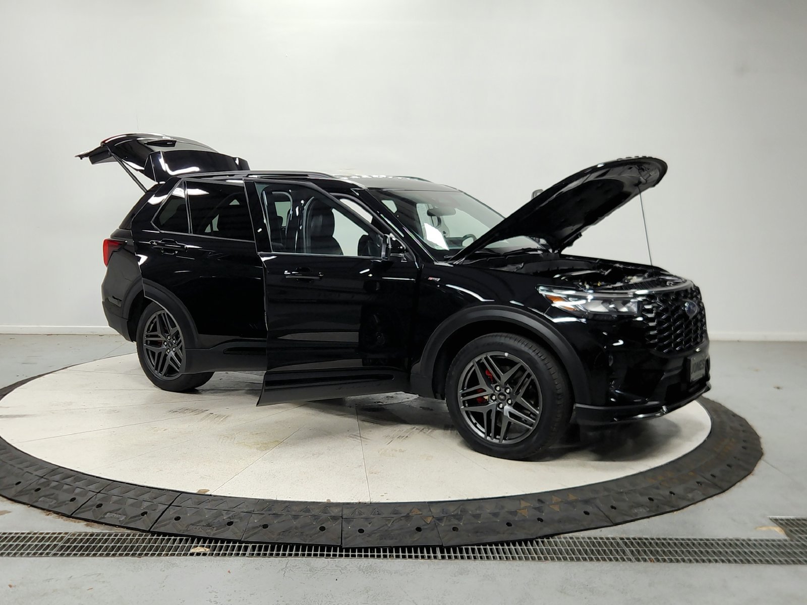 Used 2025 Ford Explorer ST-Line w/ ST-Line Street Pack AWD/4WD image 10