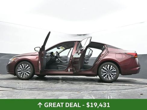 Used 2025 Nissan Altima 2.5 SV image 70