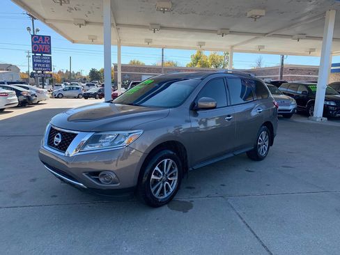 Used 2013 Nissan Pathfinder SV image 3