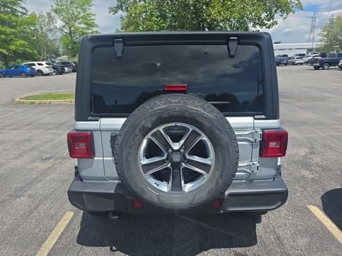 Used 2022 Jeep Wrangler Unlimited Sahara w/ LED Lighting Group AWD/4WD image 8