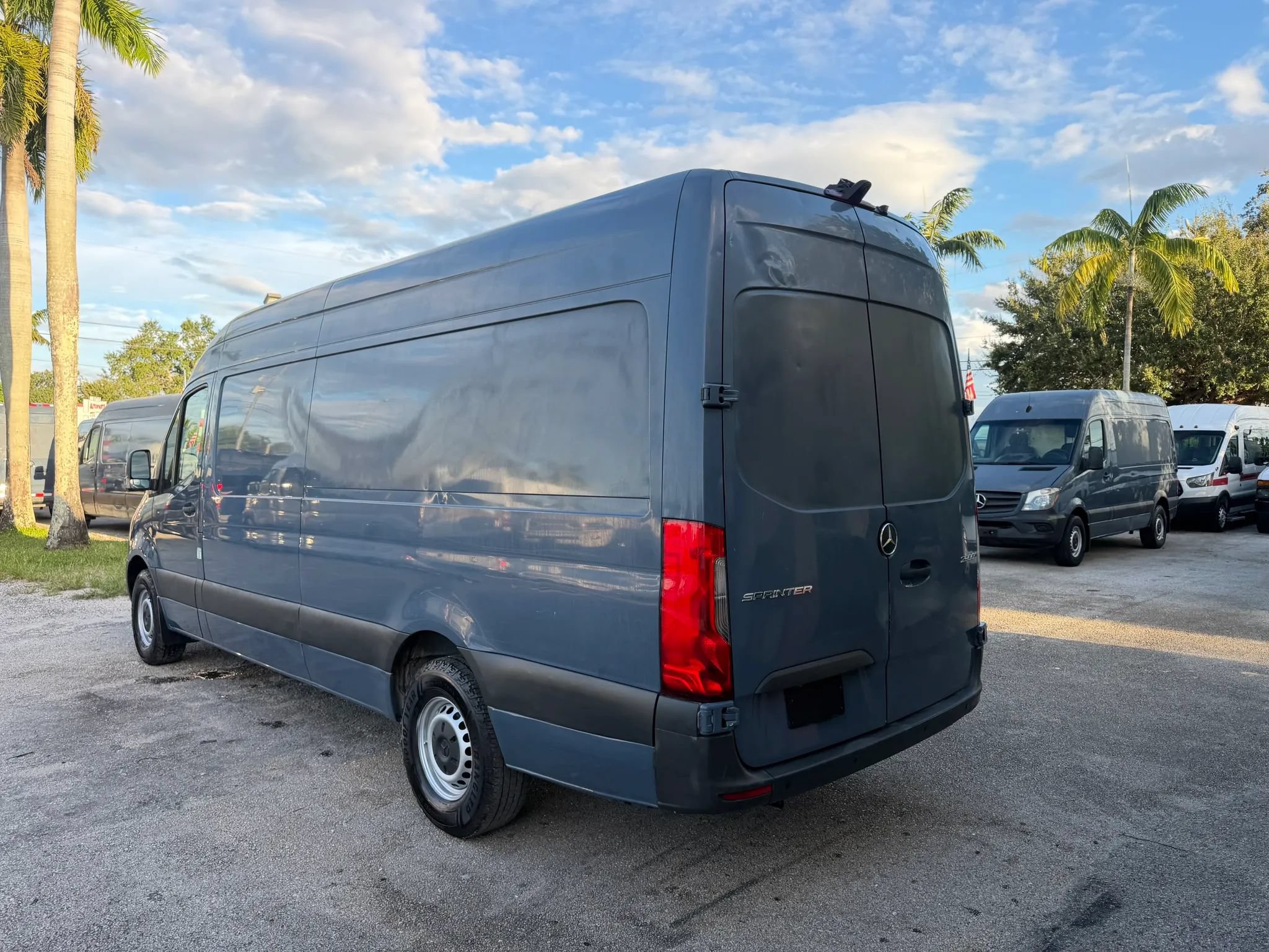 Used 2019 Mercedes-Benz Sprinter 2500 170 Extended Cargo image 4