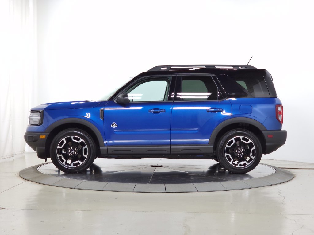 Used 2023 Ford Bronco Sport Outer Banks w/ Tech Package AWD/4WD image 2