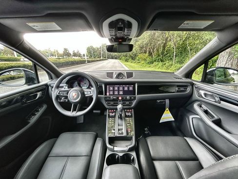 Certified 2026 Porsche Macan image 25