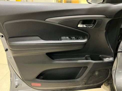 Used 2023 Honda Ridgeline Sport image 11