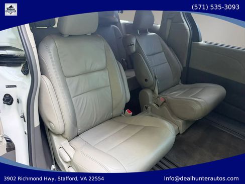 Used 2015 Toyota Sienna XLE w/ XLE Navigation Package FWD image 17