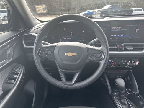 Used 2025 Chevrolet TrailBlazer LT image 21