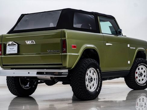 Used 2024 Ford Bronco Black Diamond image 10