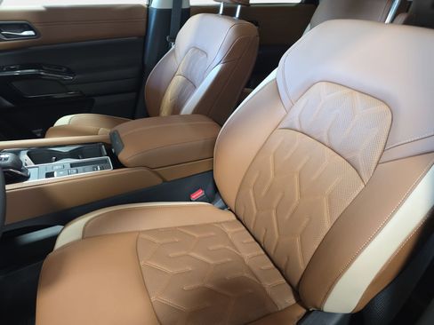 New 2026 Nissan Pathfinder Platinum FWD image 15