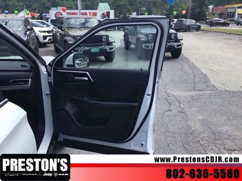 Used 2025 Mitsubishi Outlander AWD image 26