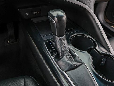 Used 2018 Toyota Camry SE FWD image 19