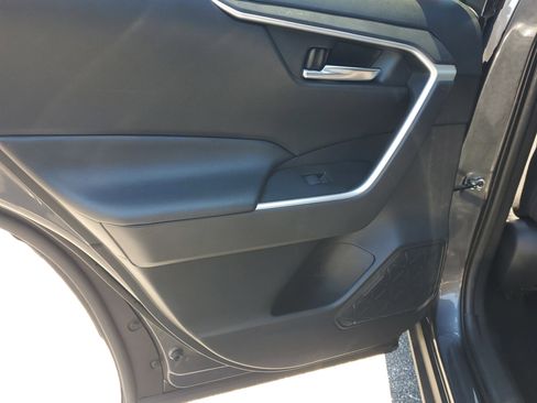 Certified 2020 Toyota RAV4 XLE AWD/4WD image 12