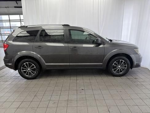 Used 2017 Dodge Journey SE w/ Flexible Seating Group image 4