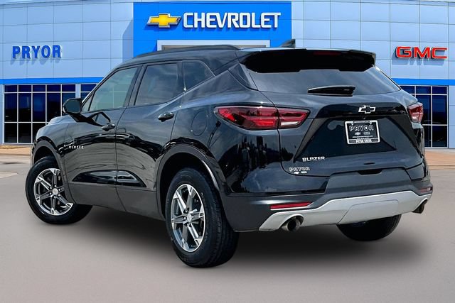 Used 2024 Chevrolet Blazer LT w/ Convenience Package FWD image 4