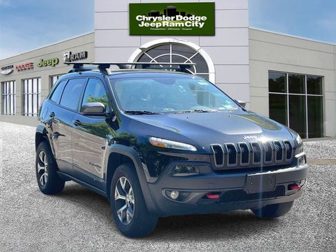 Used 2016 Jeep Cherokee Trailhawk w/ Comfort/Convenience Group AWD/4WD image 4