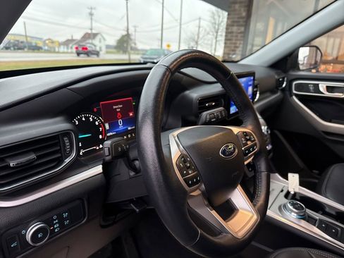 Used 2022 Ford Explorer XLT w/ Equipment Group 202A image 53