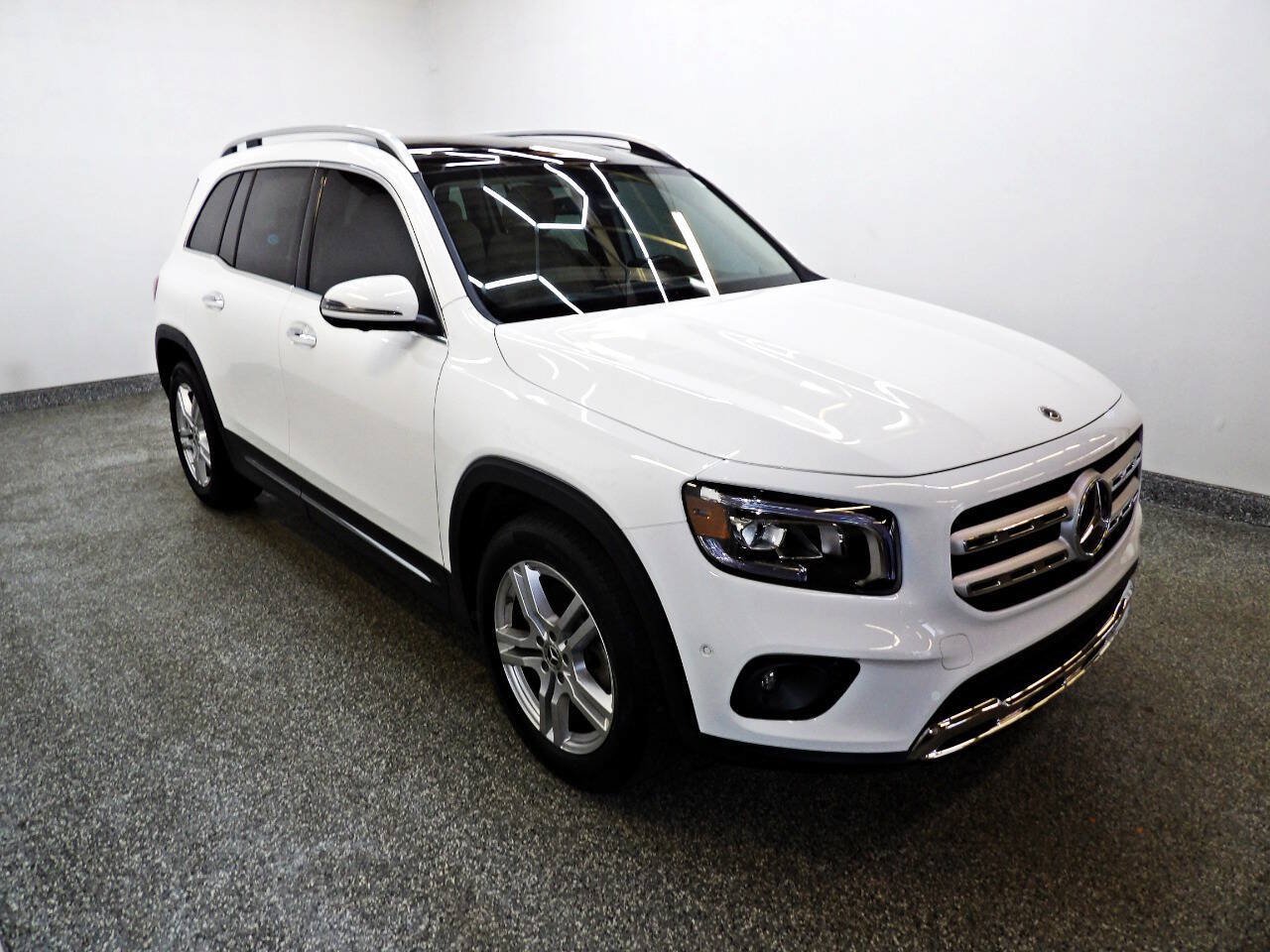 Used 2021 Mercedes-Benz GLB 250 4MATIC image 3
