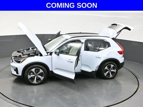 Used 2026 Volvo XC40 B5 Plus AWD/4WD image 41