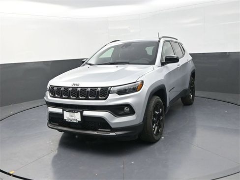 New 2026 Jeep Compass Latitude image 3
