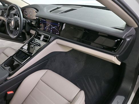 New 2026 Porsche Panamera image 22