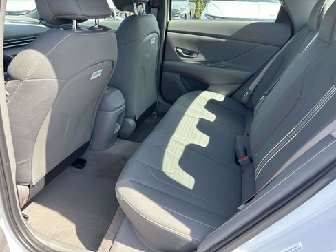 Used 2025 Hyundai Elantra Sport image 5