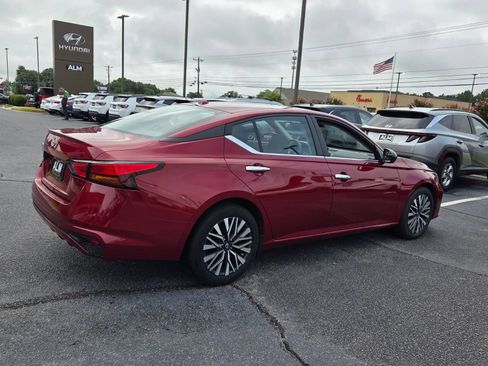 Used 2025 Nissan Altima 2.5 SV FWD image 12