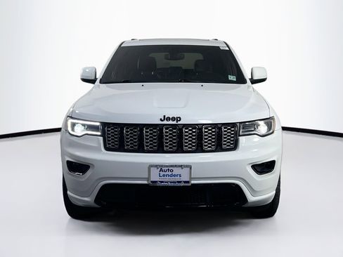 Used 2022 Jeep Grand Cherokee Laredo X image 2