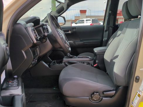 Used 2017 Toyota Tacoma SR5 image 16