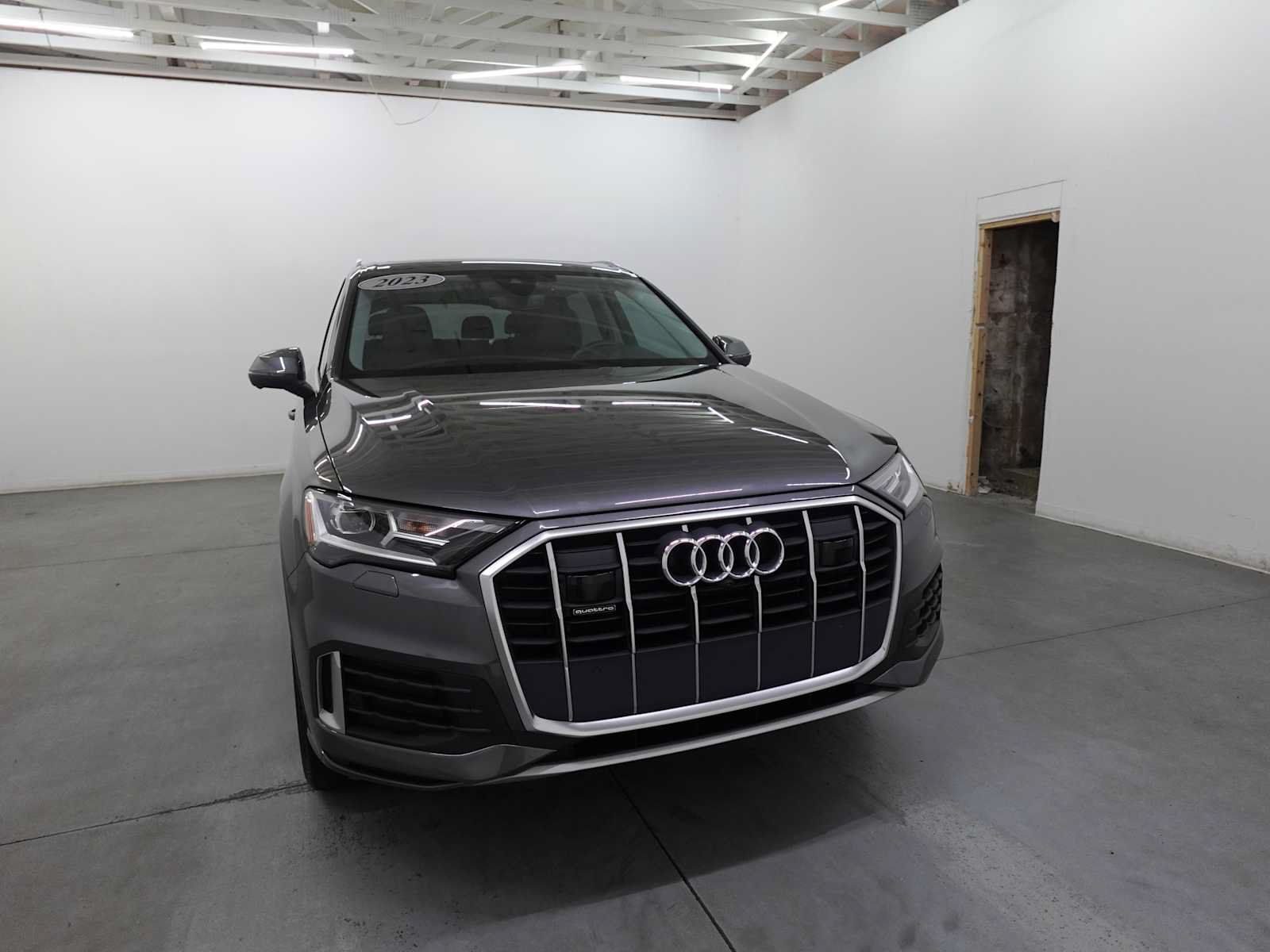 Used 2023 Audi Q7 2.0T Premium w/ Convenience Package AWD/4WD image 3