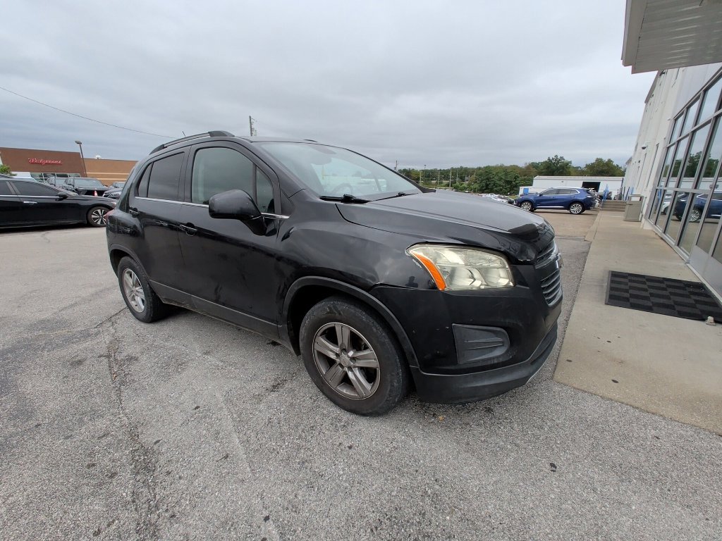Used 2016 Chevrolet Trax LT w/ LT Convenience Package FWD image 2