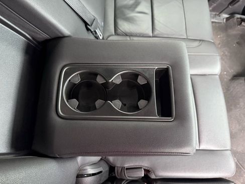 Used 2024 Chevrolet Suburban LT image 25