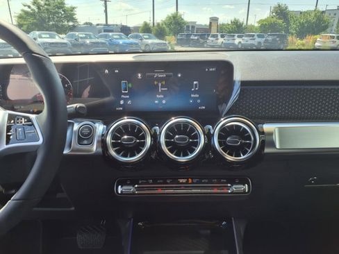 New 2025 Mercedes-Benz GLB 250 4MATIC image 18