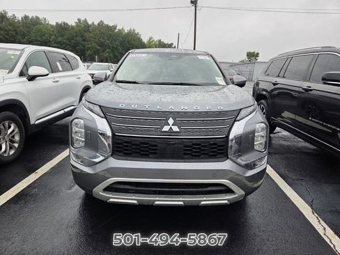 Used 2023 Mitsubishi Outlander SE AWD/4WD image 2