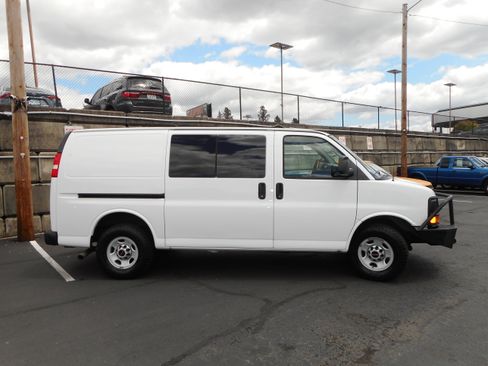 Used 2013 GMC Savana 3500 w/ Power Package RWD image 6