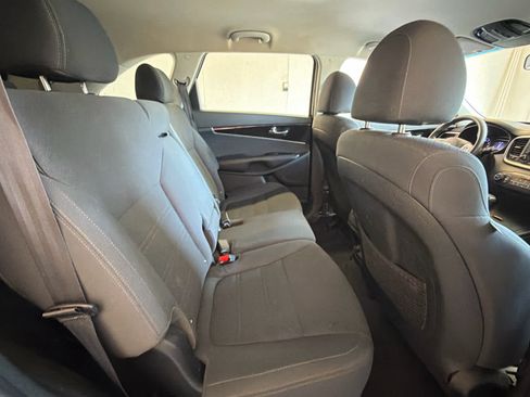 Used 2020 Kia Sorento LX FWD image 30