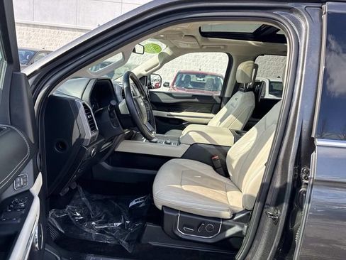 Used 2020 Ford Expedition Platinum image 16
