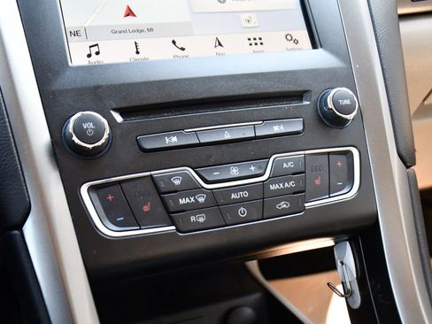 Used 2018 Ford Fusion SE w/ Equipment Group 602A image 28