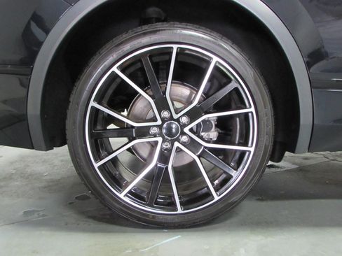 Used 2023 Volkswagen Tiguan SE R-Line FWD image 9