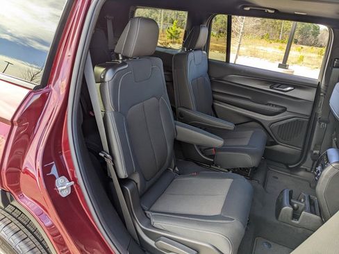 New 2025 Jeep Grand Cherokee L Laredo image 44