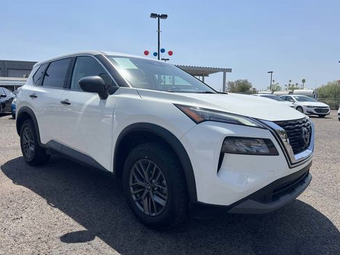 Used 2023 Nissan Rogue S image 3