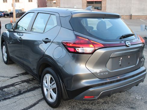 Used 2021 Nissan Kicks S image 3